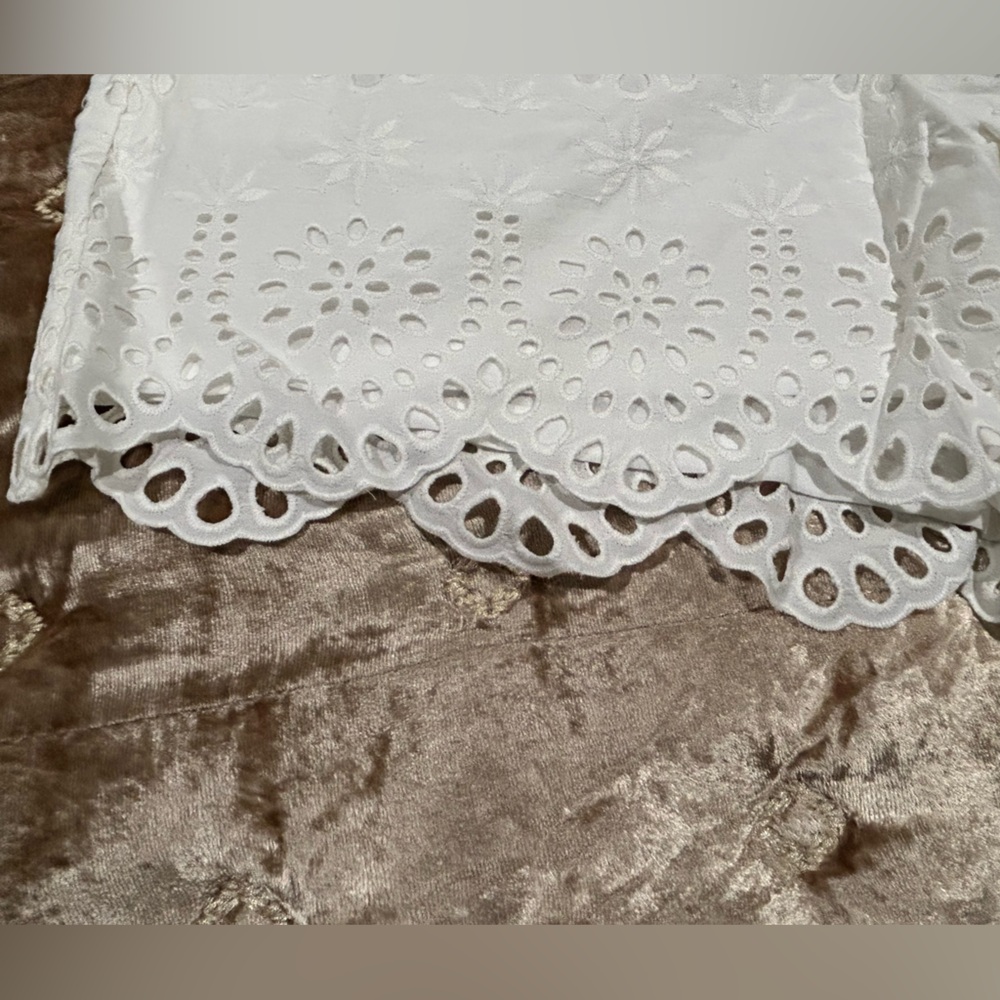 Ann Taylor White Eyelet Sleeveless Top and Shorts Set. Top M. Shorts 10. - Picture 5 of 10